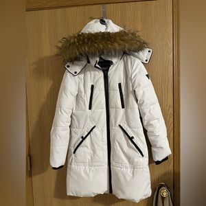 Guess White Puffer Coat with Faux Fur Trim